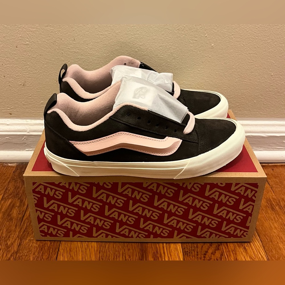 Vans knu Skool Sneaker women’s Size 7/9